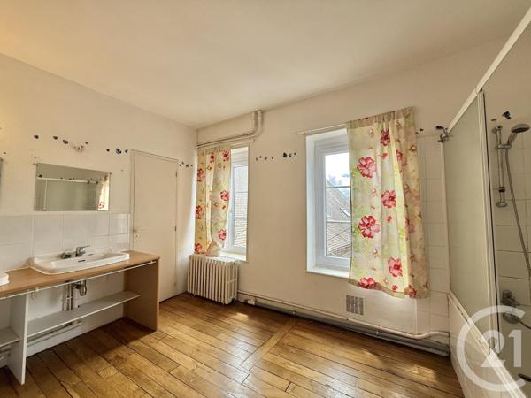 Appartement F5 à vendre  5 pièces - 152,10 m2 MOULINS - 03