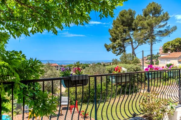 Maison à vendre 8 pièces VITROLLES (13) - piscine - vue panoramique dominante - grand calme - belle luminosité - grands volumes