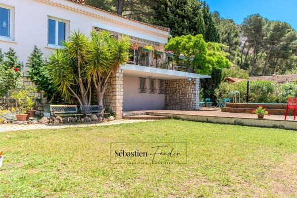 Maison à vendre 8 pièces VITROLLES (13) - piscine - vue panoramique dominante - grand calme - belle luminosité - grands volumes