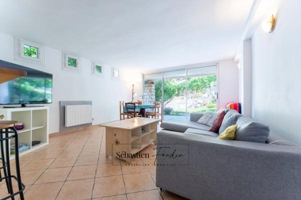 Maison à vendre 8 pièces VITROLLES (13) - piscine - vue panoramique dominante - grand calme - belle luminosité - grands volumes