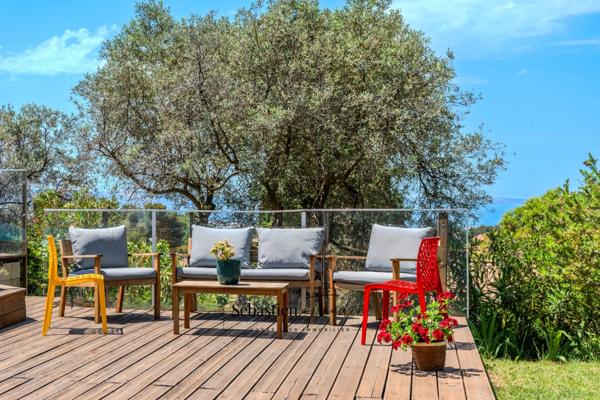 Maison à vendre 8 pièces VITROLLES (13) - piscine - vue panoramique dominante - grand calme - belle luminosité - grands volumes