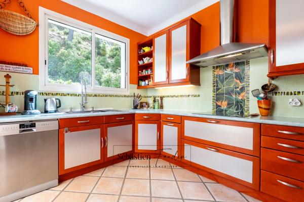 Maison à vendre 8 pièces VITROLLES (13) - piscine - vue panoramique dominante - grand calme - belle luminosité - grands volumes