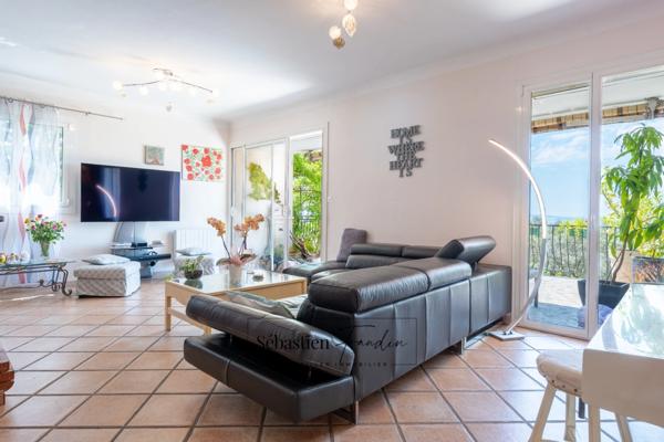 Maison à vendre 8 pièces VITROLLES (13) - piscine - vue panoramique dominante - grand calme - belle luminosité - grands volumes