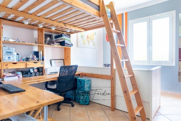 Maison à vendre 8 pièces VITROLLES (13) - piscine - vue panoramique dominante - grand calme - belle luminosité - grands volumes