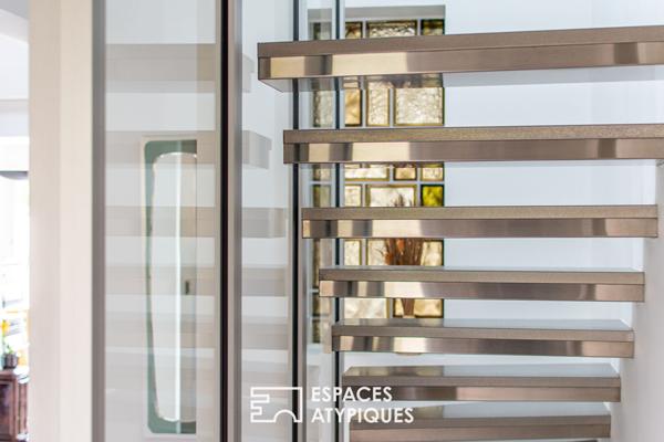 Elégante contemporaine avec piscine intérieur