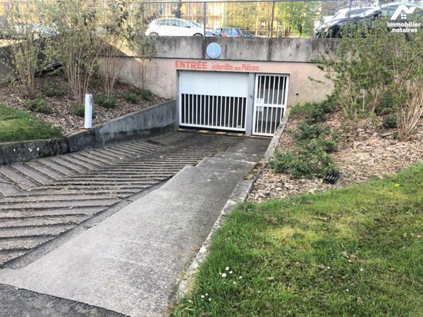 UNIQUEMENT A L'ETUDE / RENNES / AVENUE DU CANADA

Parking sécurisé en sous-sol.
Proximité Ly...