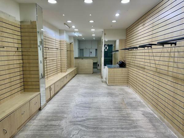 Local Commercial 1 pièce - 90 m²