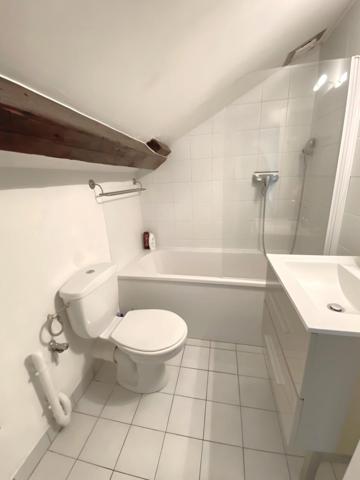 Charmant dernier étage, lumineux et au calme