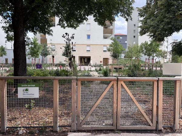 Appartement avec balcon, parking sécurisé, quartier des Salins