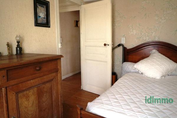 ENSEMBLE IMMOBILIER AVEC BELLE ANCIENNE MAISON D'HABITATION ET GRANDES DEPENDANCES SUR UN PARC DE 1674 M2 . Saint-Jean-d'Angély (17400)