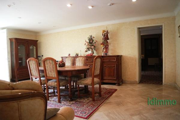 ENSEMBLE IMMOBILIER AVEC BELLE ANCIENNE MAISON D'HABITATION ET GRANDES DEPENDANCES SUR UN PARC DE 1674 M2 . Saint-Jean-d'Angély (17400)