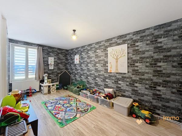 Maison familiale 146 m² – 4 chambres – Jardin, garage et dépendance aménageable