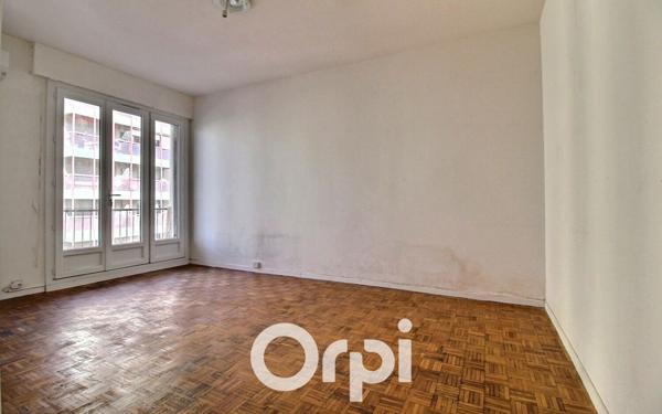 Appartement à vendre    2 pièces • 44 m2 Marseille 6