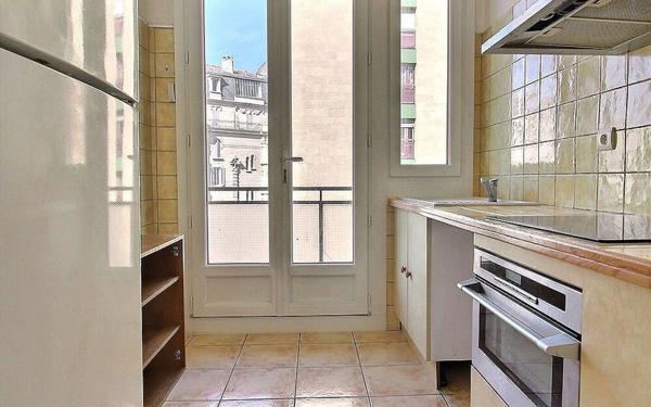 Appartement à vendre    2 pièces • 44 m2 Marseille 6