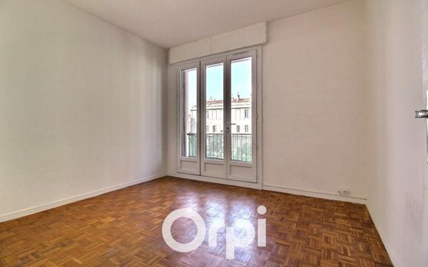 Appartement à vendre    2 pièces • 44 m2 Marseille 6