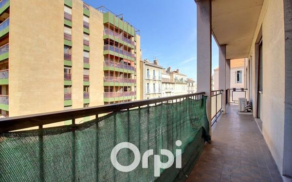 Appartement à vendre    2 pièces • 44 m2 Marseille 6