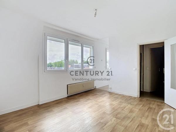 Appartement Studio à vendre  1 pièce - 24 m 2   CREPY EN VALOIS  - 60