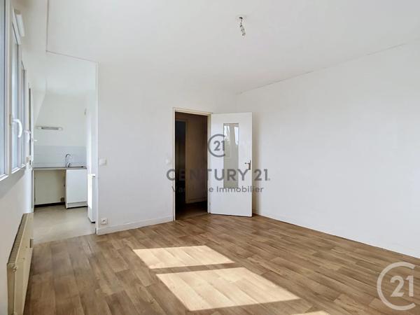 Appartement Studio à vendre  1 pièce - 24 m 2   CREPY EN VALOIS  - 60