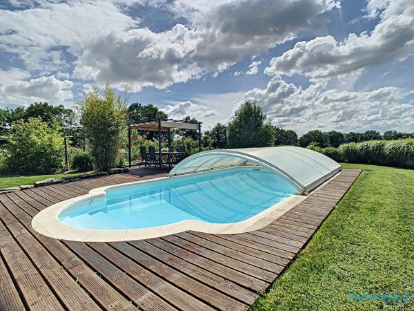 Ferme de 187m² avec 5 chambres, piscine, nombreuses dépendances (141m²) - Parc de 9040m²