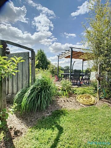 Ferme de 187m² avec 5 chambres, piscine, nombreuses dépendances (141m²) - Parc de 9040m²