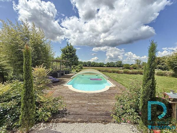 Ferme de 187m² avec 5 chambres, piscine, nombreuses dépendances (141m²) - Parc de 9040m²