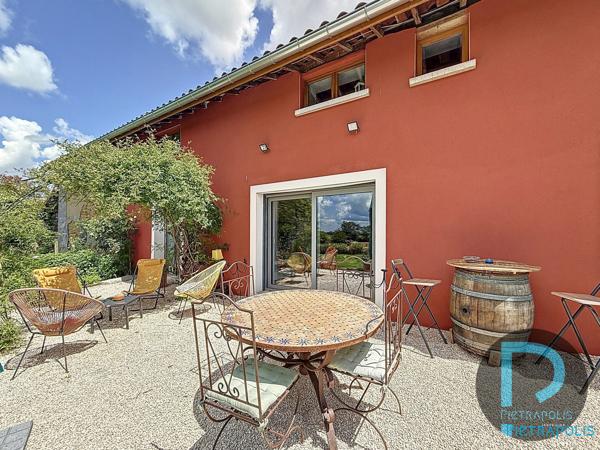 Ferme de 187m² avec 5 chambres, piscine, nombreuses dépendances (141m²) - Parc de 9040m²
