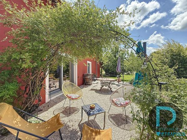Ferme de 187m² avec 5 chambres, piscine, nombreuses dépendances (141m²) - Parc de 9040m²