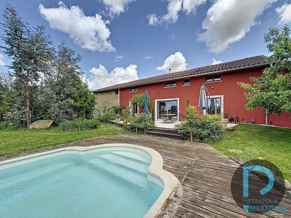 Ferme de 187m² avec 5 chambres, piscine, nombreuses dépendances (141m²) - Parc de 9040m²
