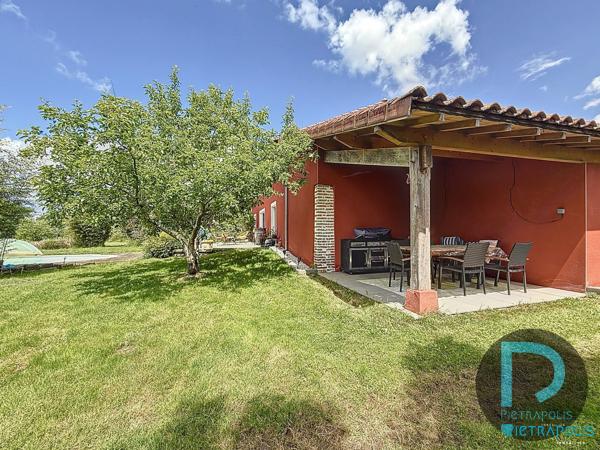 Ferme de 187m² avec 5 chambres, piscine, nombreuses dépendances (141m²) - Parc de 9040m²