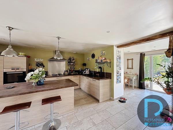 Ferme de 187m² avec 5 chambres, piscine, nombreuses dépendances (141m²) - Parc de 9040m²