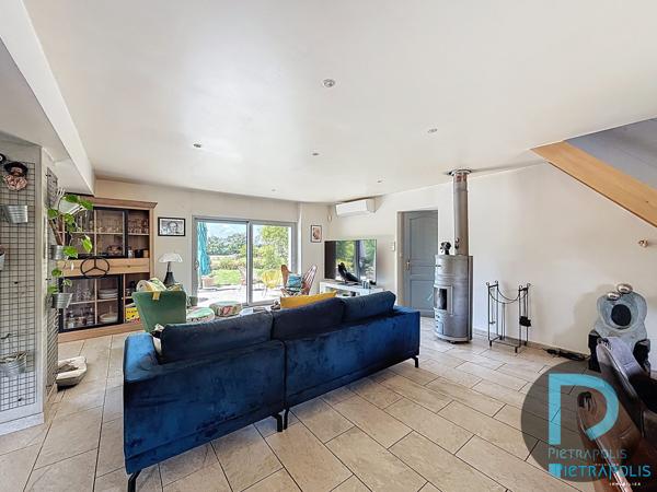 Ferme de 187m² avec 5 chambres, piscine, nombreuses dépendances (141m²) - Parc de 9040m²