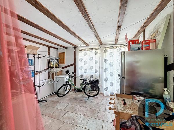 Ferme de 187m² avec 5 chambres, piscine, nombreuses dépendances (141m²) - Parc de 9040m²