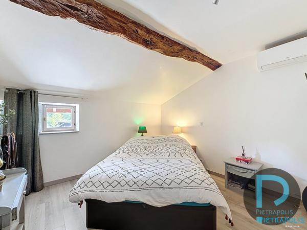 Ferme de 187m² avec 5 chambres, piscine, nombreuses dépendances (141m²) - Parc de 9040m²