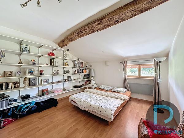 Ferme de 187m² avec 5 chambres, piscine, nombreuses dépendances (141m²) - Parc de 9040m²
