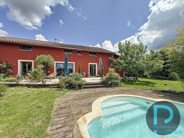 Ferme de 187m² avec 5 chambres, piscine, nombreuses dépendances (141m²) - Parc de 9040m²