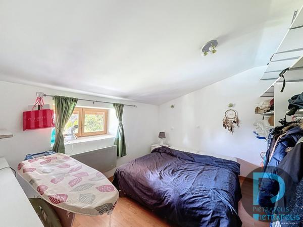 Ferme de 187m² avec 5 chambres, piscine, nombreuses dépendances (141m²) - Parc de 9040m²