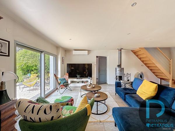 Ferme de 187m² avec 5 chambres, piscine, nombreuses dépendances (141m²) - Parc de 9040m²