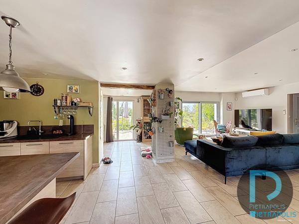 Ferme de 187m² avec 5 chambres, piscine, nombreuses dépendances (141m²) - Parc de 9040m²