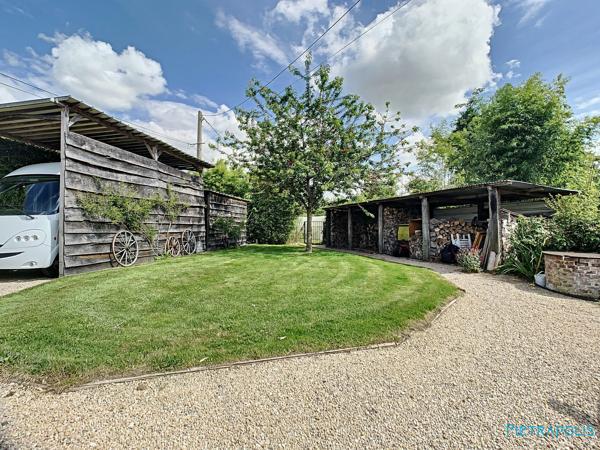 Ferme de 187m² avec 5 chambres, piscine, nombreuses dépendances (141m²) - Parc de 9040m²