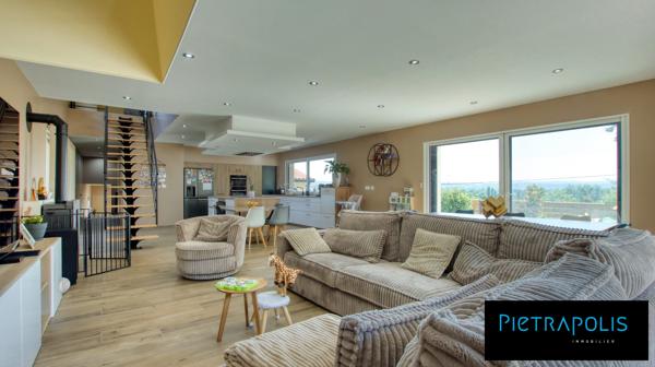 Villa contemporaine avec pisicne
