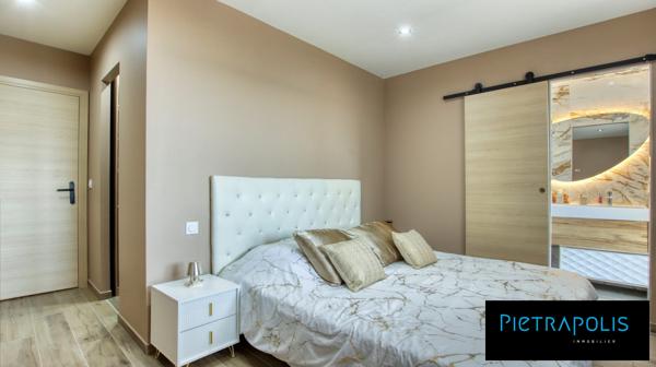 Villa contemporaine avec pisicne