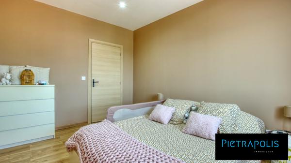 Villa contemporaine avec pisicne