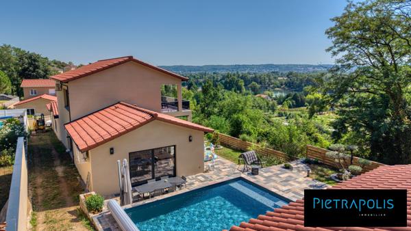 Villa contemporaine avec pisicne