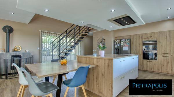 Villa contemporaine avec pisicne