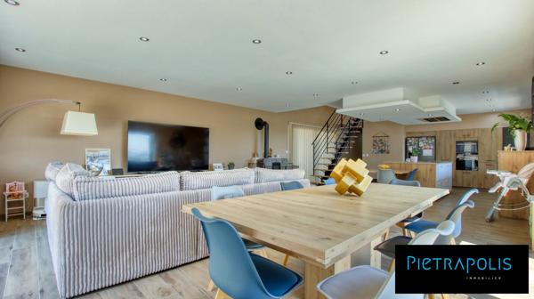 Villa contemporaine avec pisicne