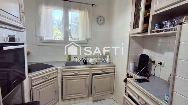 Appartement traversant 70 m² avec balcon à Fabregas