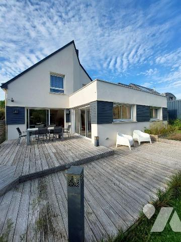 A VENDRE - GEVEZE (35) Maison de 180 m² + double garage + cave + jardin clos. A l'Ouest de la c...