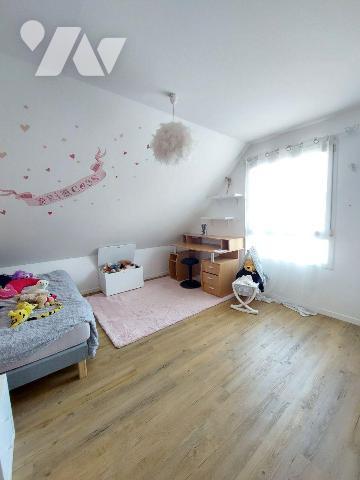 A VENDRE - GEVEZE (35) Maison de 180 m² + double garage + cave + jardin clos. A l'Ouest de la c...