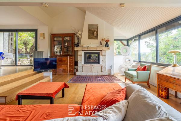 Maison de caractère nichée dans son domaine boisé
