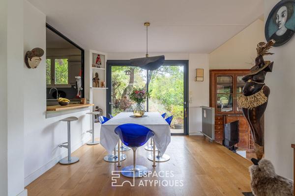 Maison de caractère nichée dans son domaine boisé